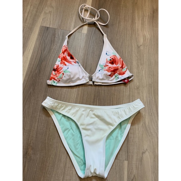 GUESS | beautiful floral bikini top and bottoms - Picture 11 of 13
